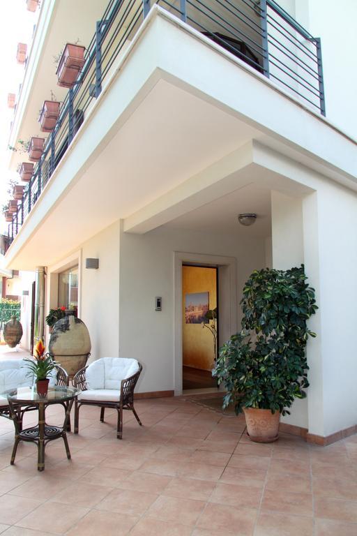 B&B Villa Il Sughero Monopoli Luaran gambar